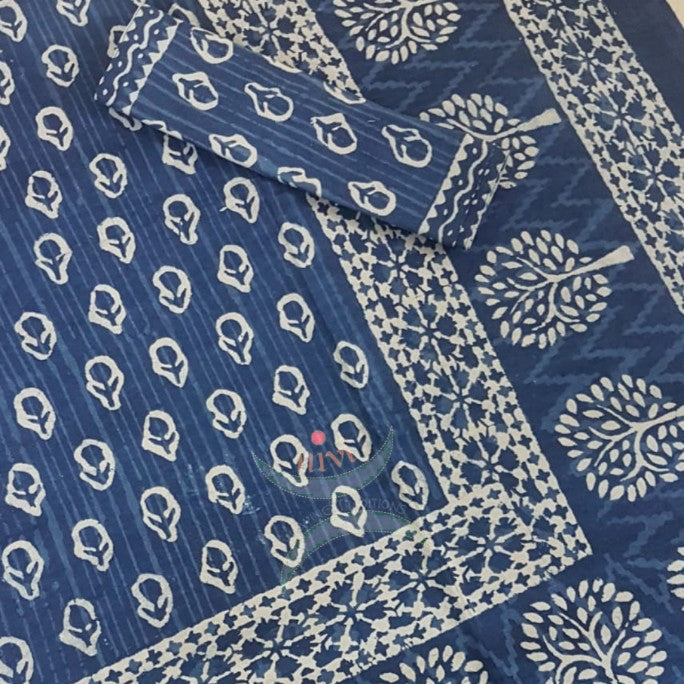 Handloom double size indigo cotton bedsheet. Dimensions 105×90 inches