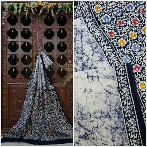 Grey off white handloom Mul Cotton Batik saree with floral motif on contrasting navy blue border and pallu