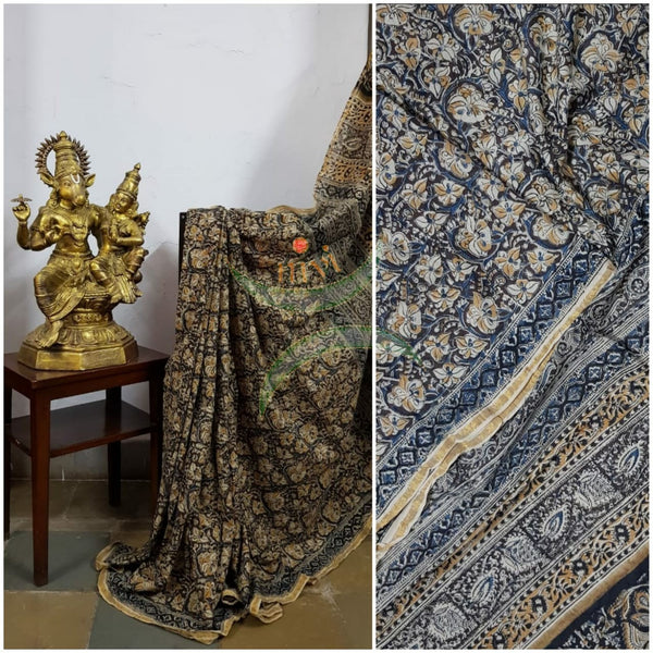 Elephant grey handloom venkatagiri cotton kalamkari saree with all over floral motifs. The Saree comes with kalamkari printed blouse piece.