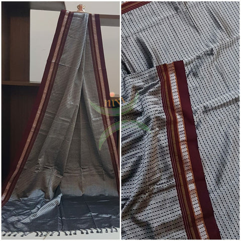 Handloom silver with maroon border khun/ khana dupatta