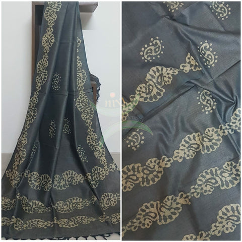 Grey handloom silk blend dupatta with traditional batik print.