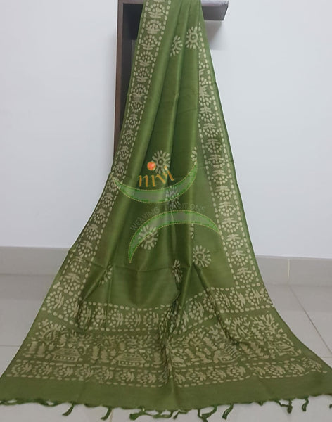 Green handloom silk blend dupatta with traditional batik print.