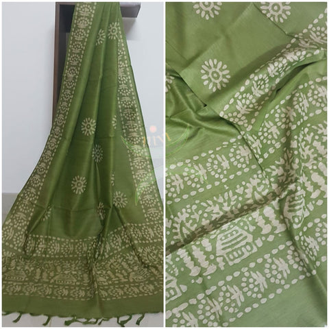 Green handloom silk blend dupatta with traditional batik print.
