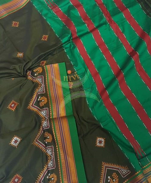 Mehendi green silk cotton ilkal with traditional peacock motif kasuti embroidery and Green tope teni pallu. Saree comes with running blouse.