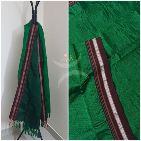 Handloom green with maroon border khun/ khana dupatta