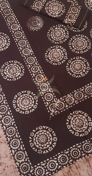 Handloom double batik cotton bedsheet. Dimensions 105×90 inches