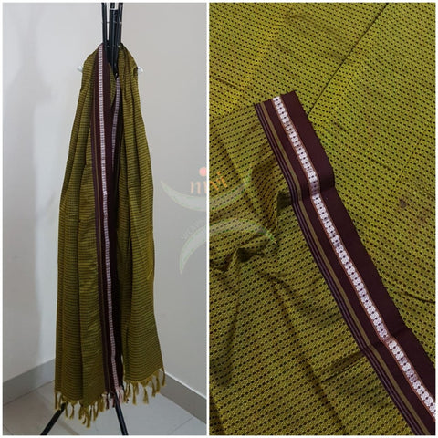 Handloom green with maroon border khun/ khana dupatta