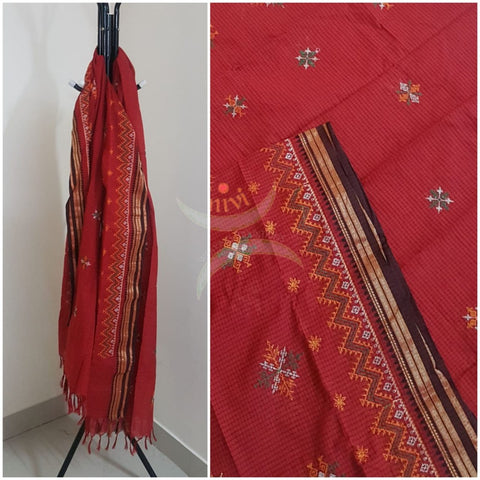 Red narayanpet cotton check dupatta with machine kasuti embroidery