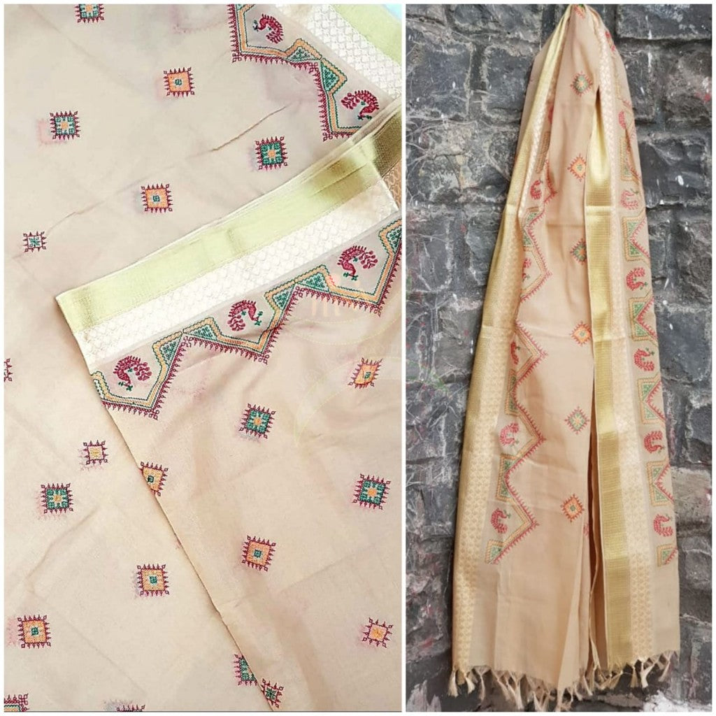 Beige kota cotton dupatta with kasuti embroidery