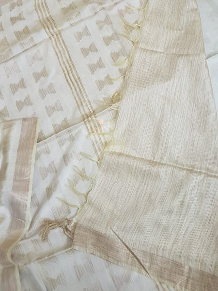 Off white Bengal handloom cotton saree.