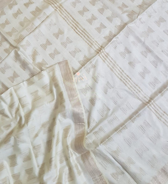 Off white Bengal handloom cotton saree.