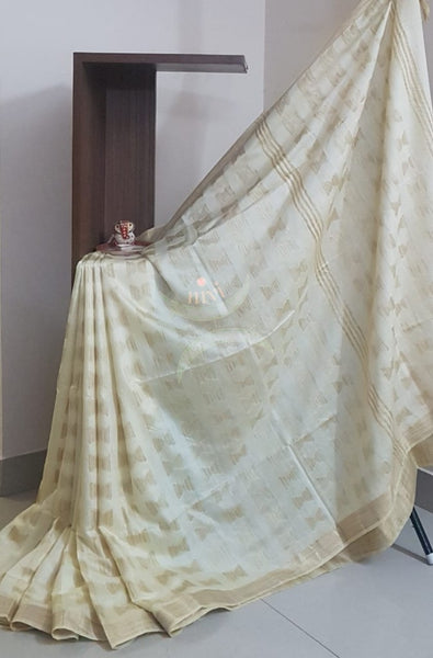 Off white Bengal handloom cotton saree.