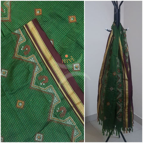 Green khun/Khana dupatta with kasuti embroidery