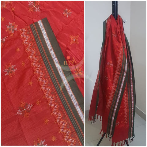 Red khun/Khana dupatta with kasuti embroidery