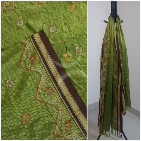 Green khun/Khana dupatta with kasuti embroidery