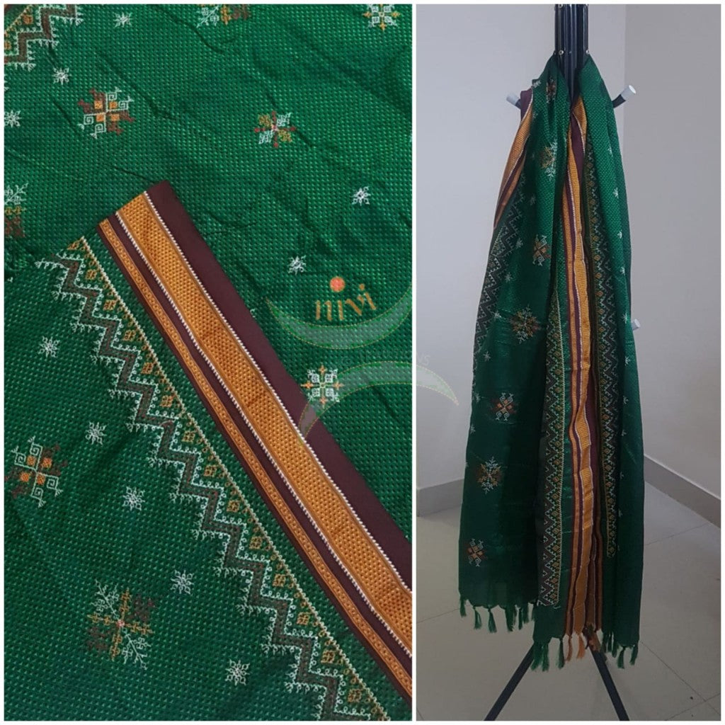 Green khun/Khana dupatta with kasuti embroidery