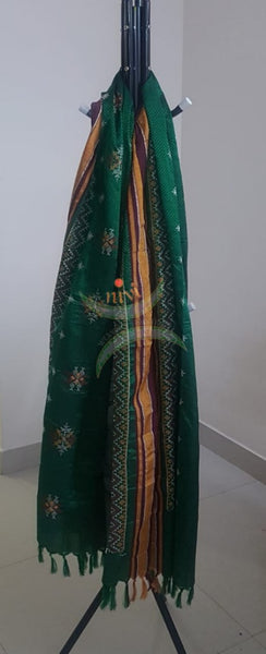 Green khun/Khana dupatta with kasuti embroidery