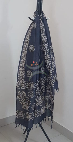 Handloom cotton top with batik dupatta