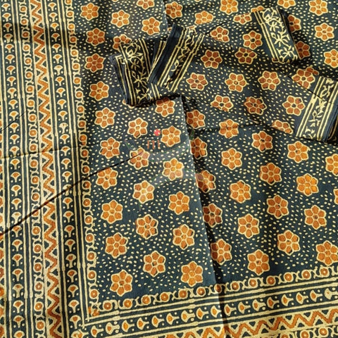 Handloom handblock printed pure cotton king size bed sheet of size 90×108 inches