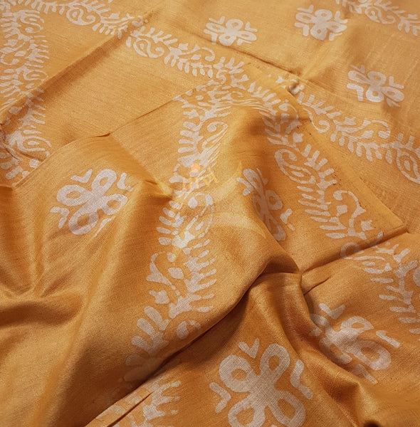 Silk blend dupatta with traditional batik print.