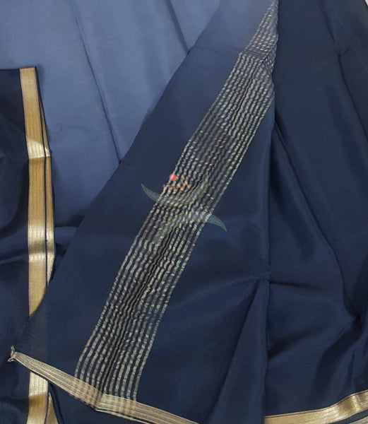 50 gms Two Tone pure Silk Crepe in shades of Grey with a fine zari border. Saree comes with pure Grey crepe blouse in darker tone.