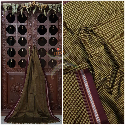 Mehendi Green Khun/Khana Dupatta with contrasting maroon border.