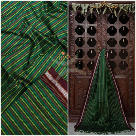 Green Khun/Khana Dupatta with contrasting maroon border.