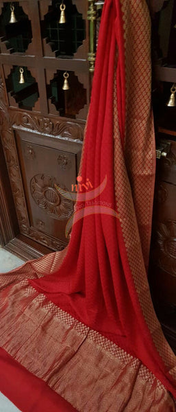Red 70 gram pure crepe silk with zari border and pallu