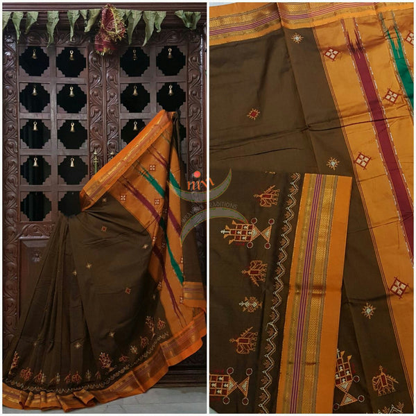 Mud Brown with mustard silk cotton kasuti embroidered Ilkal with Anne ambari motif and traditional tope teni pallu . 