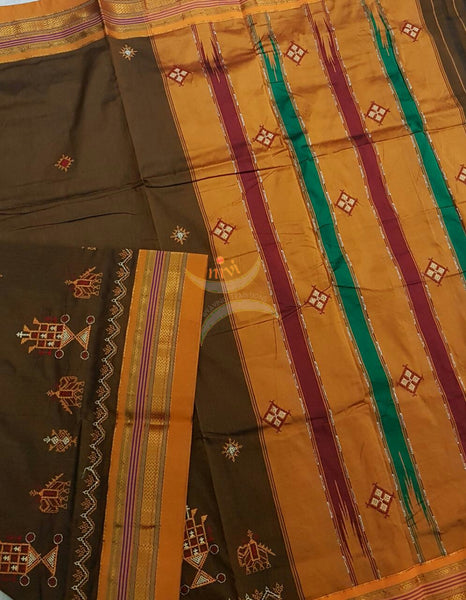 Mud Brown with mustard silk cotton kasuti embroidered Ilkal with Anne ambari motif and traditional tope teni pallu . 