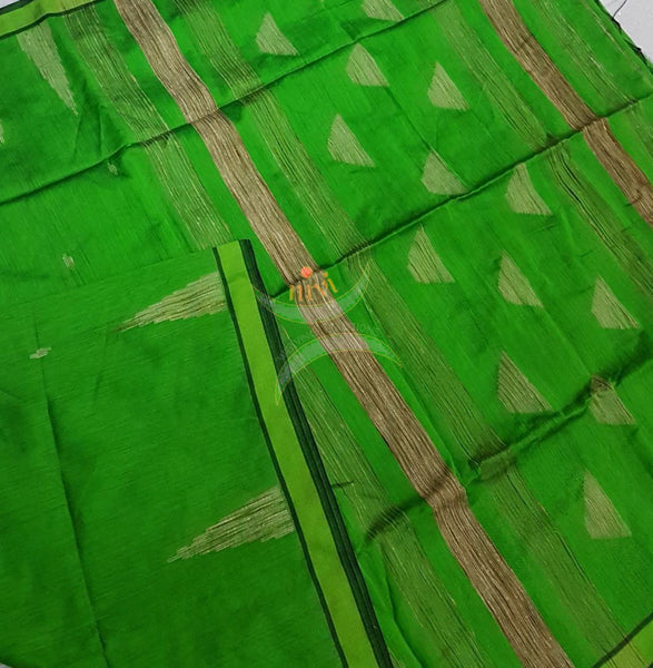 Green Bengal Handloom cotton with woven temple border with Geecha pallu. Saree comes with rinning blouse . 