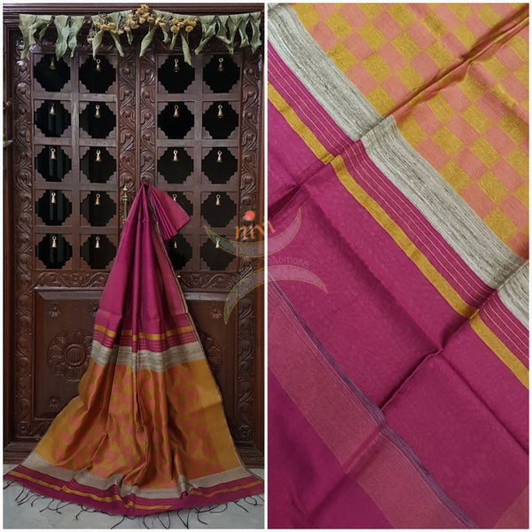 Pink Bengal Handloom cotton with woven chequared geecha pallu. Saree comes with woven striped blouse . 